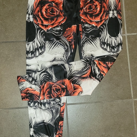 SKULL ☠️ & 🥀 ROSES LEGGINGS <> SET OF 2 - Picture 13 of 16